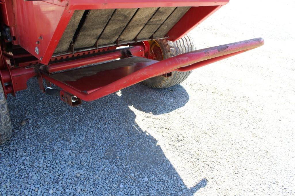 2011 New Holland BR7070 round baler