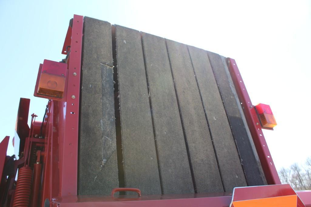 2011 New Holland BR7070 round baler