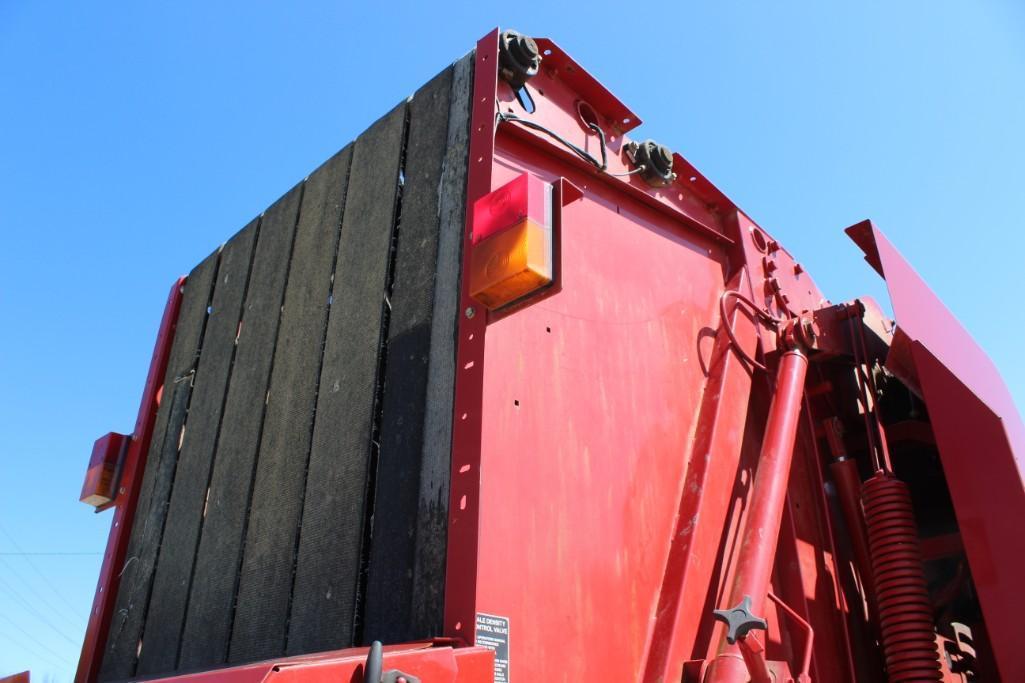 2011 New Holland BR7070 round baler