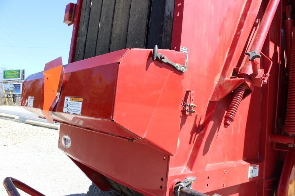 2011 New Holland BR7070 round baler