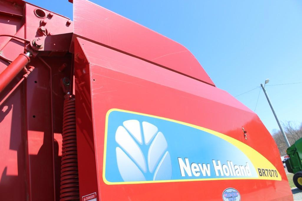 2011 New Holland BR7070 round baler