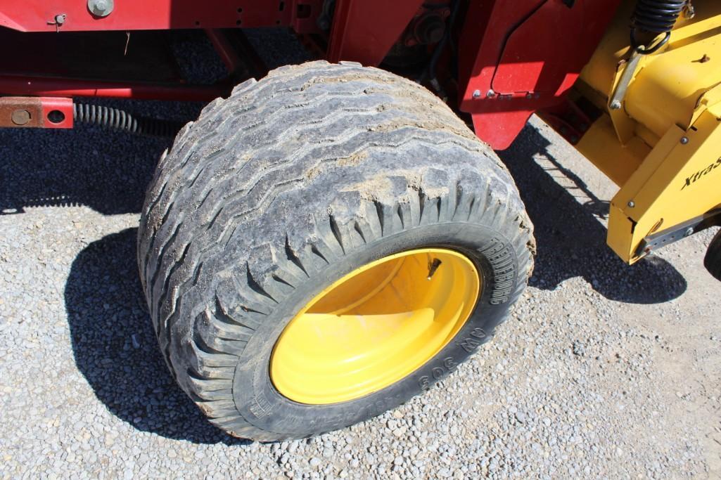 2011 New Holland BR7070 round baler