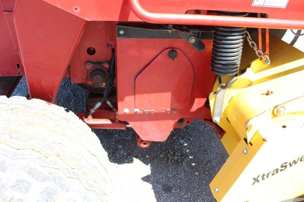 2011 New Holland BR7070 round baler