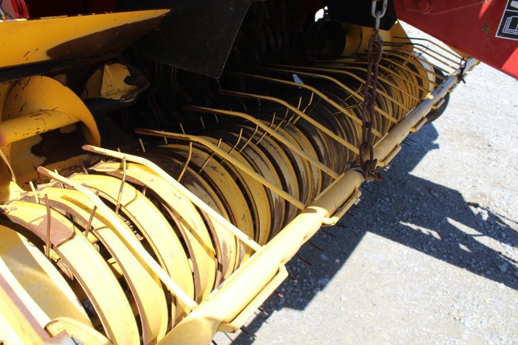 2011 New Holland BR7070 round baler