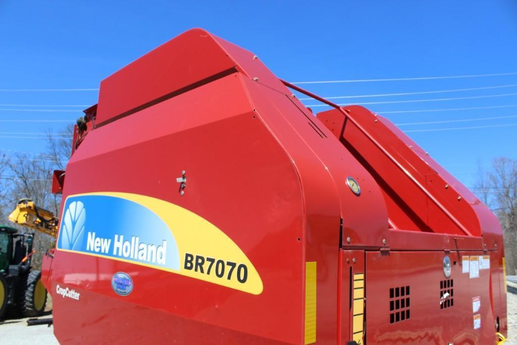 2011 New Holland BR7070 round baler