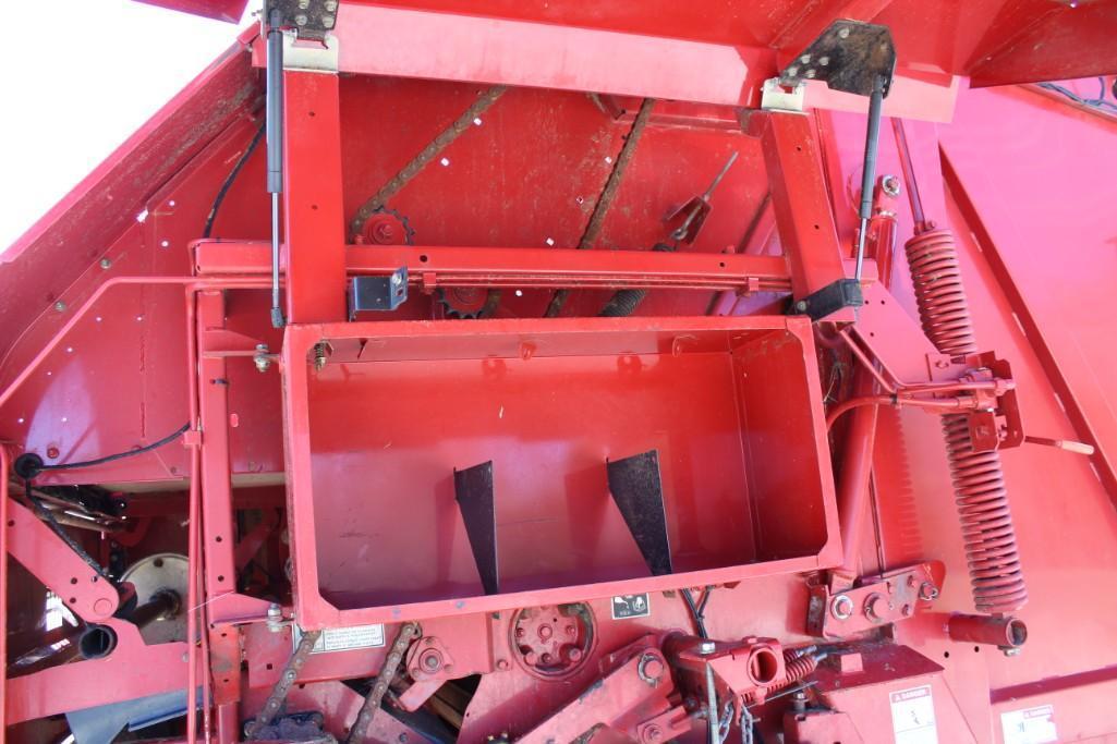 2011 New Holland BR7070 round baler