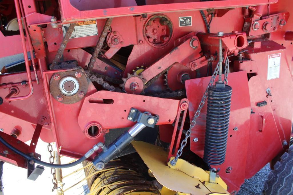 2011 New Holland BR7070 round baler