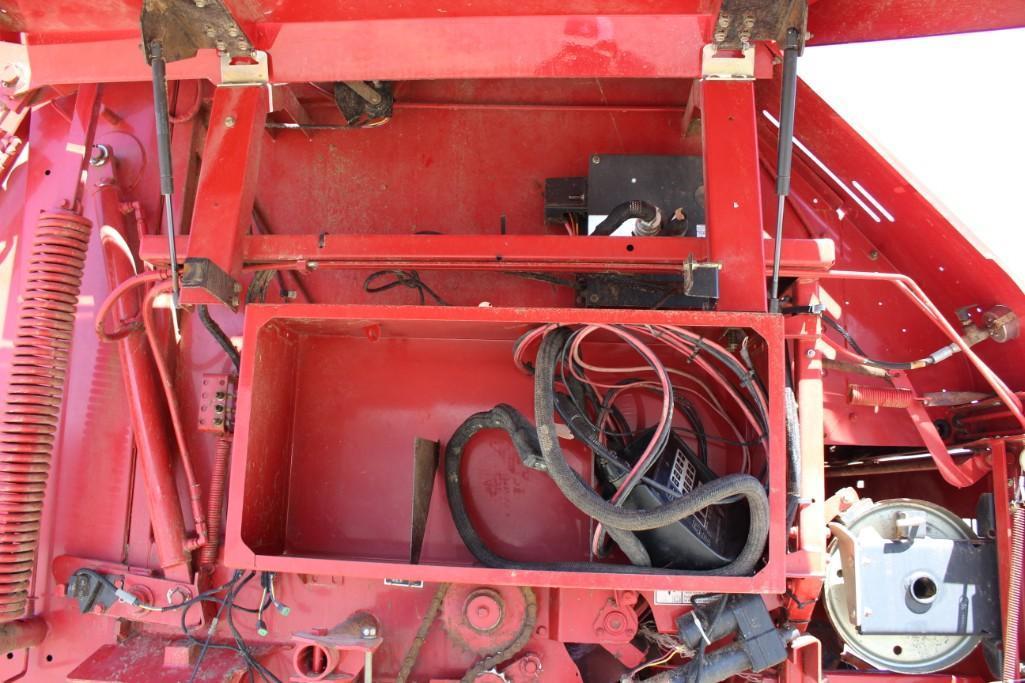 2011 New Holland BR7070 round baler