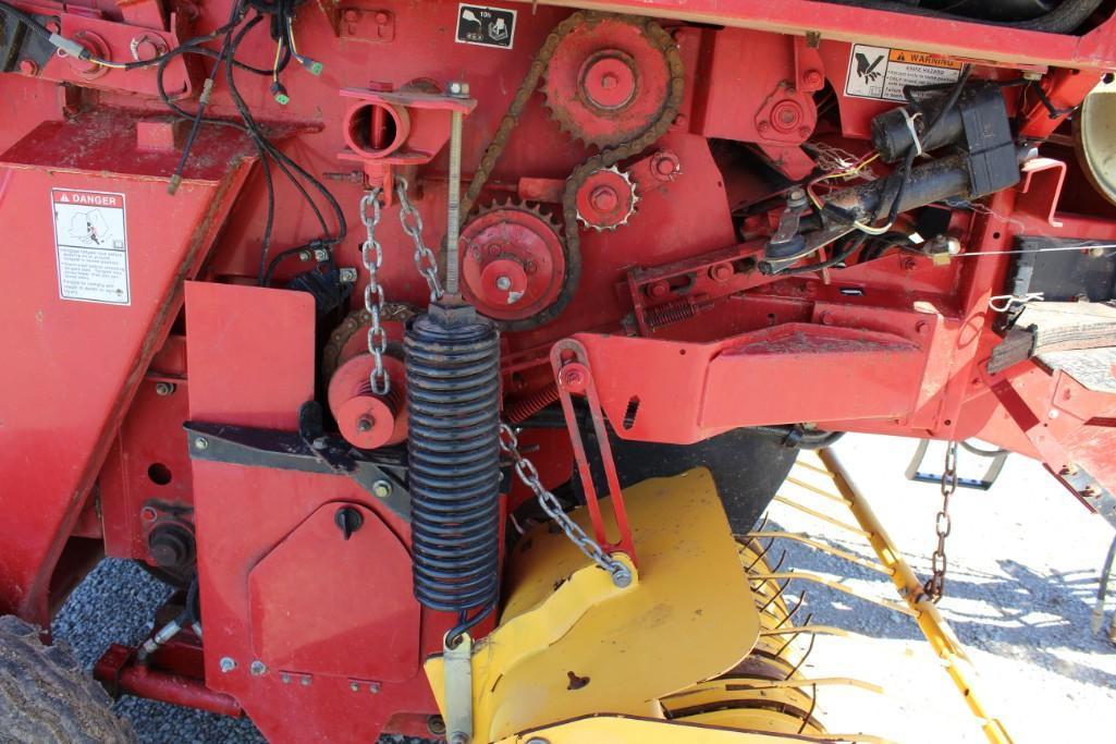 2011 New Holland BR7070 round baler