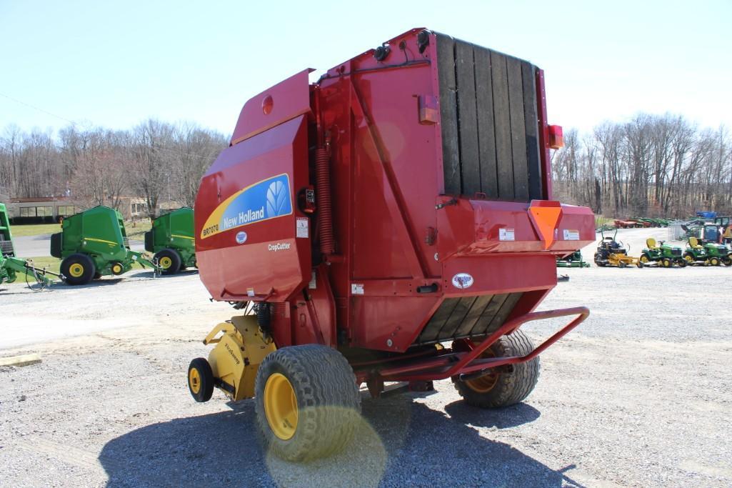 2011 New Holland BR7070 round baler