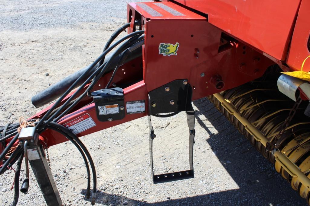 2011 New Holland BR7070 round baler