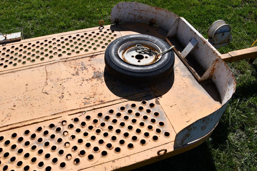 Allis-Chalmers 10' pull-type trailer