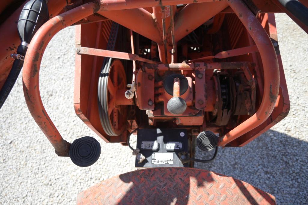 Allis-Chalmers 2300 self-propelled sprayer