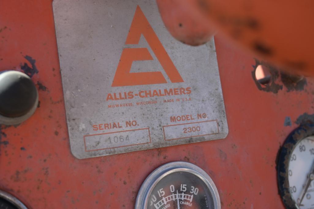 Allis-Chalmers 2300 self-propelled sprayer