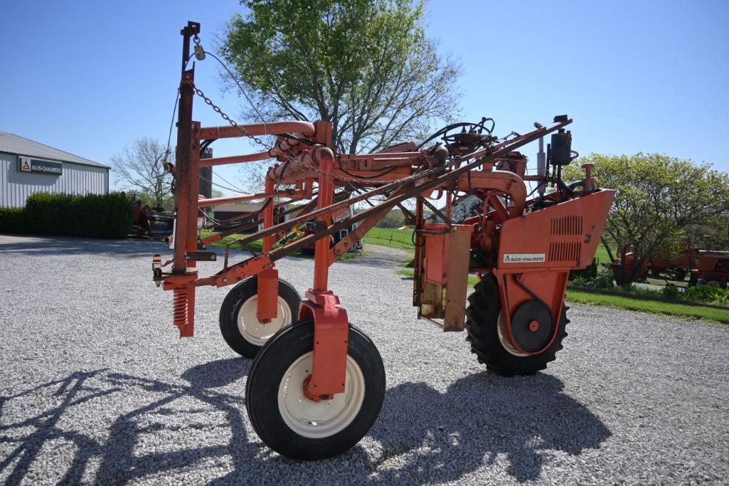 Allis-Chalmers 2300 self-propelled sprayer
