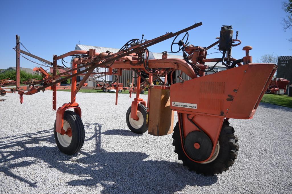 Allis-Chalmers 2300 self-propelled sprayer