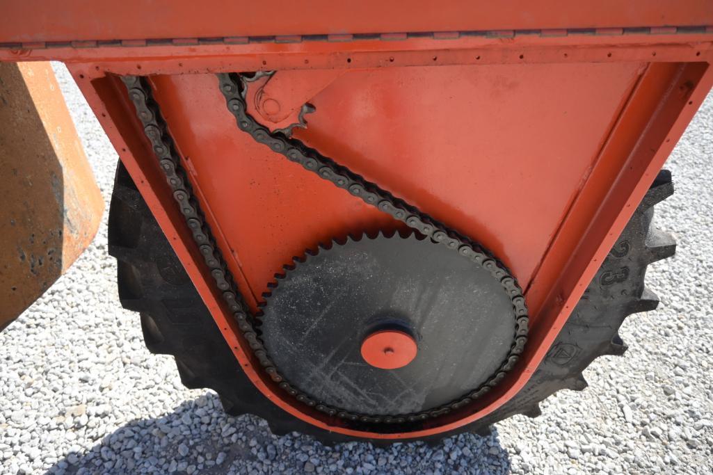 Allis-Chalmers 2300 self-propelled sprayer