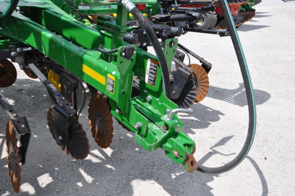 2013 John Deere 2510C 13-knife NH3 applicator applicator