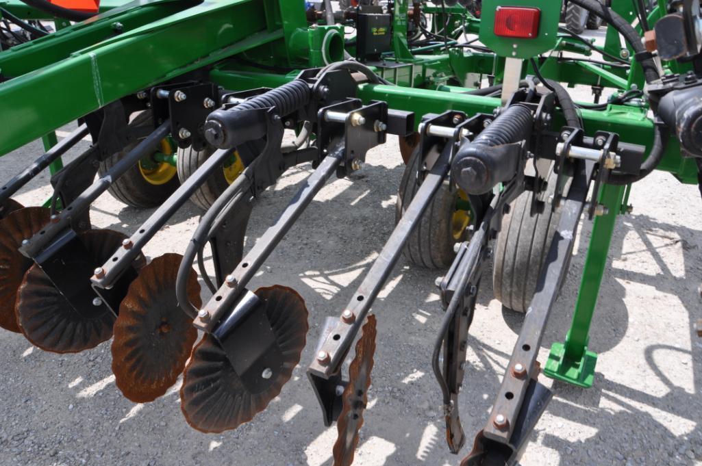 2013 John Deere 2510C 13-knife NH3 applicator applicator