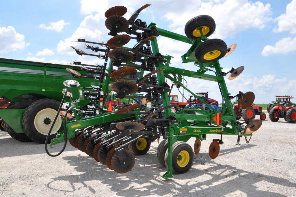 2013 John Deere 2510C 13-knife NH3 applicator applicator