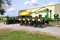 John Deere 7200 16 row 30" planter