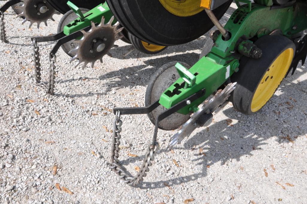 John Deere 7200 16 row 30" planter