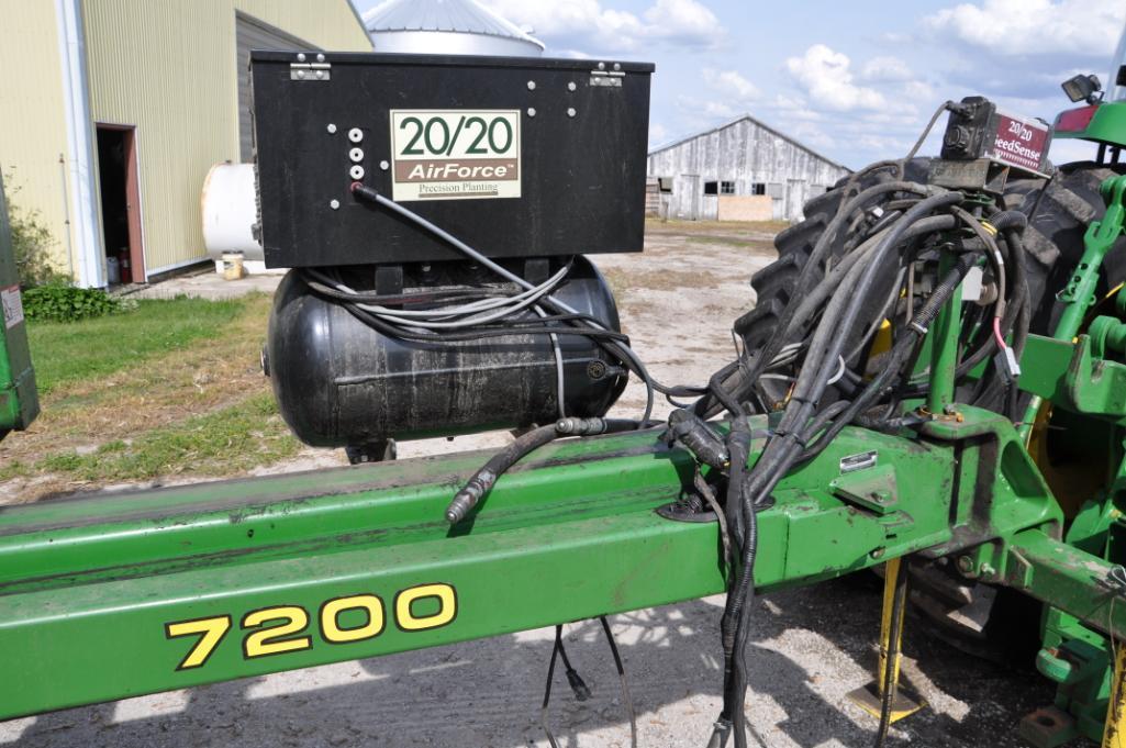John Deere 7200 16 row 30" planter
