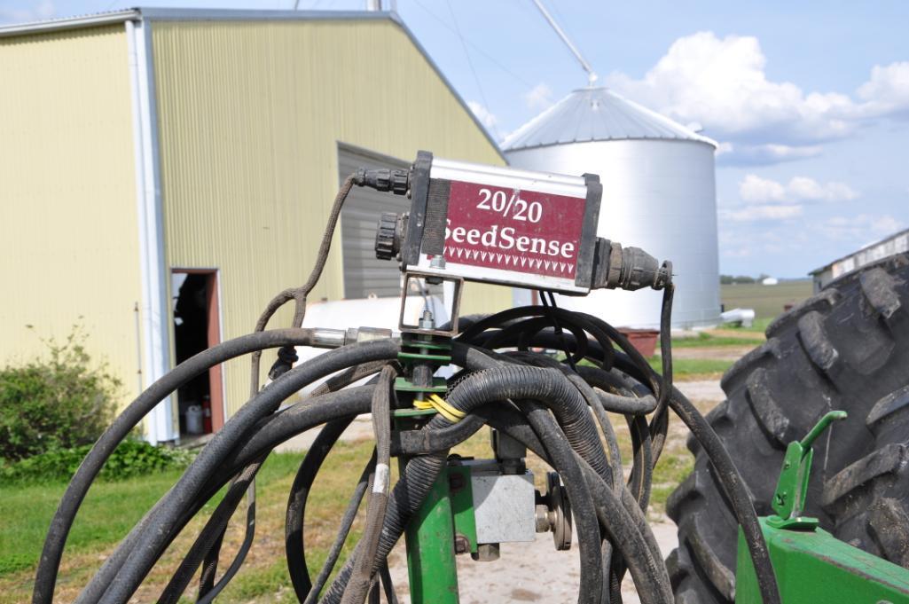 John Deere 7200 16 row 30" planter