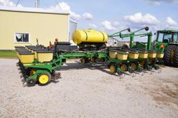 John Deere 7200 16 row 30" planter