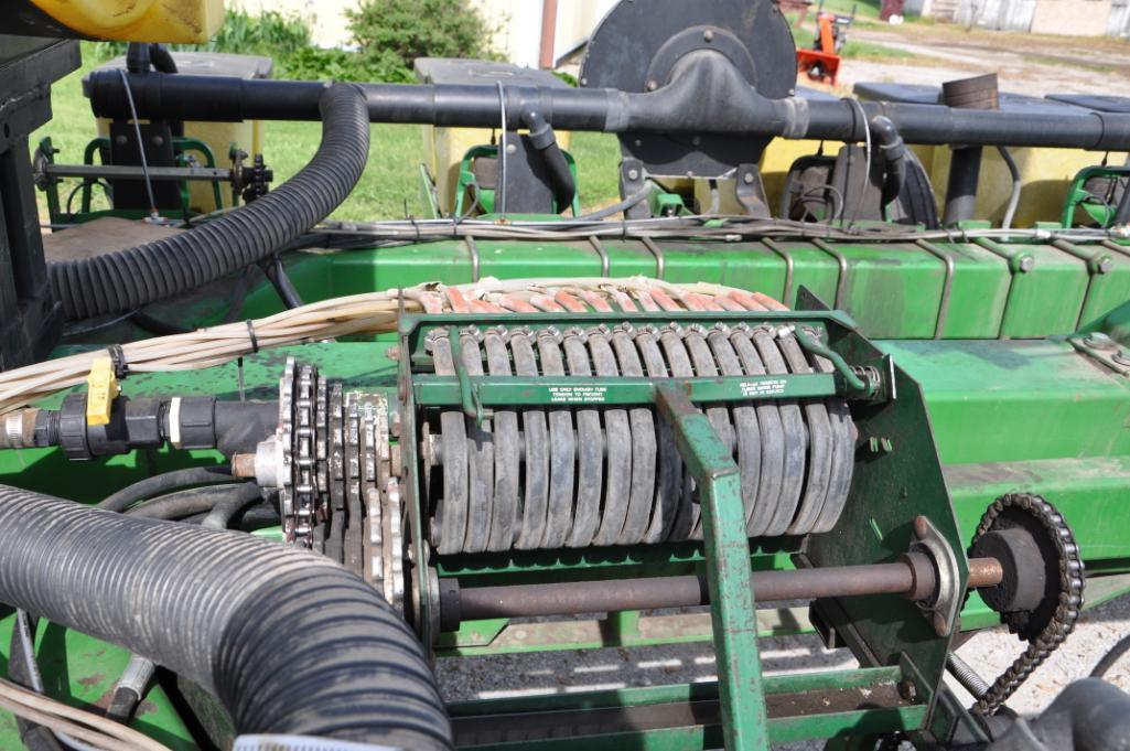 John Deere 7200 16 row 30" planter