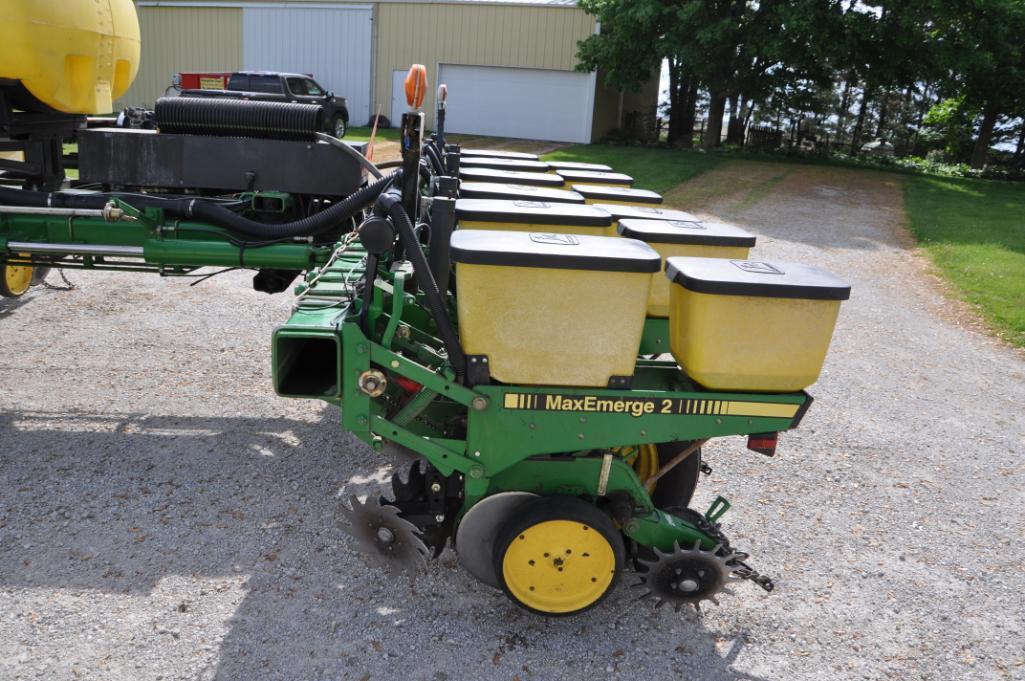 John Deere 7200 16 row 30" planter