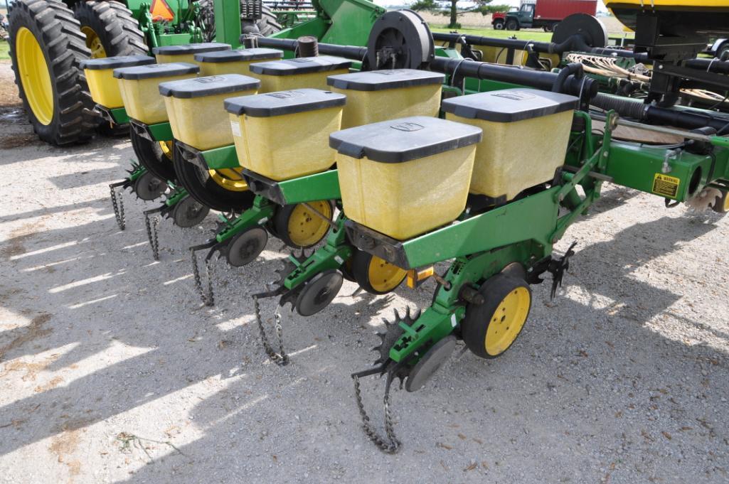 John Deere 7200 16 row 30" planter