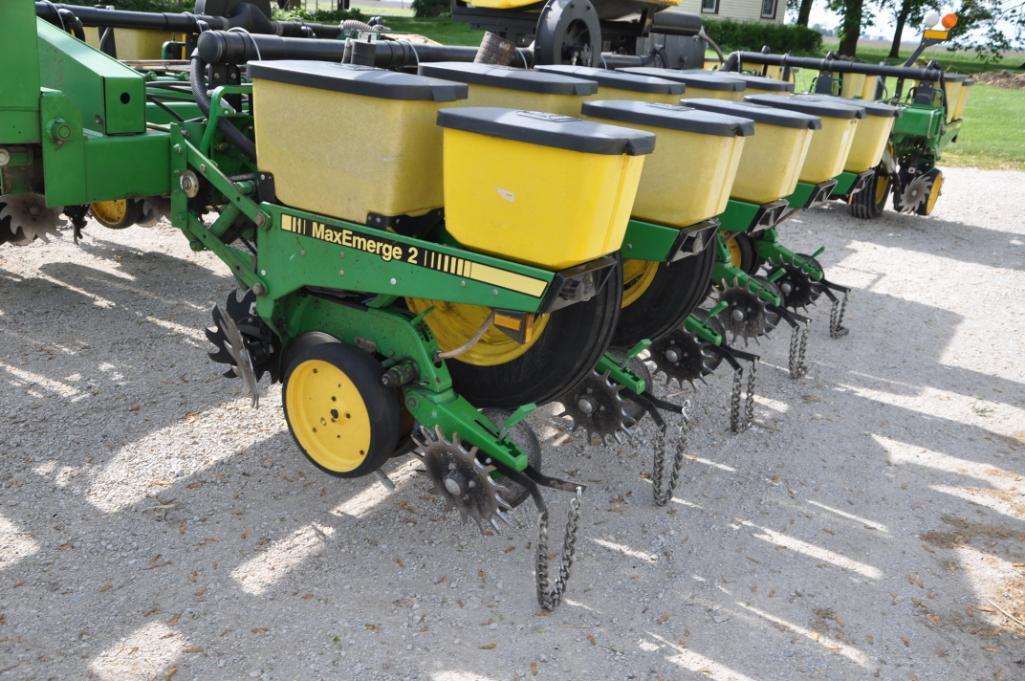John Deere 7200 16 row 30" planter