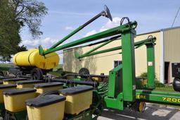 John Deere 7200 16 row 30" planter