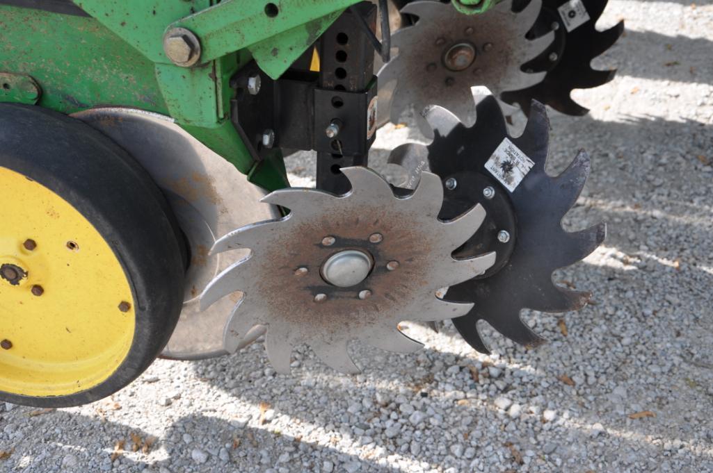 John Deere 7200 16 row 30" planter