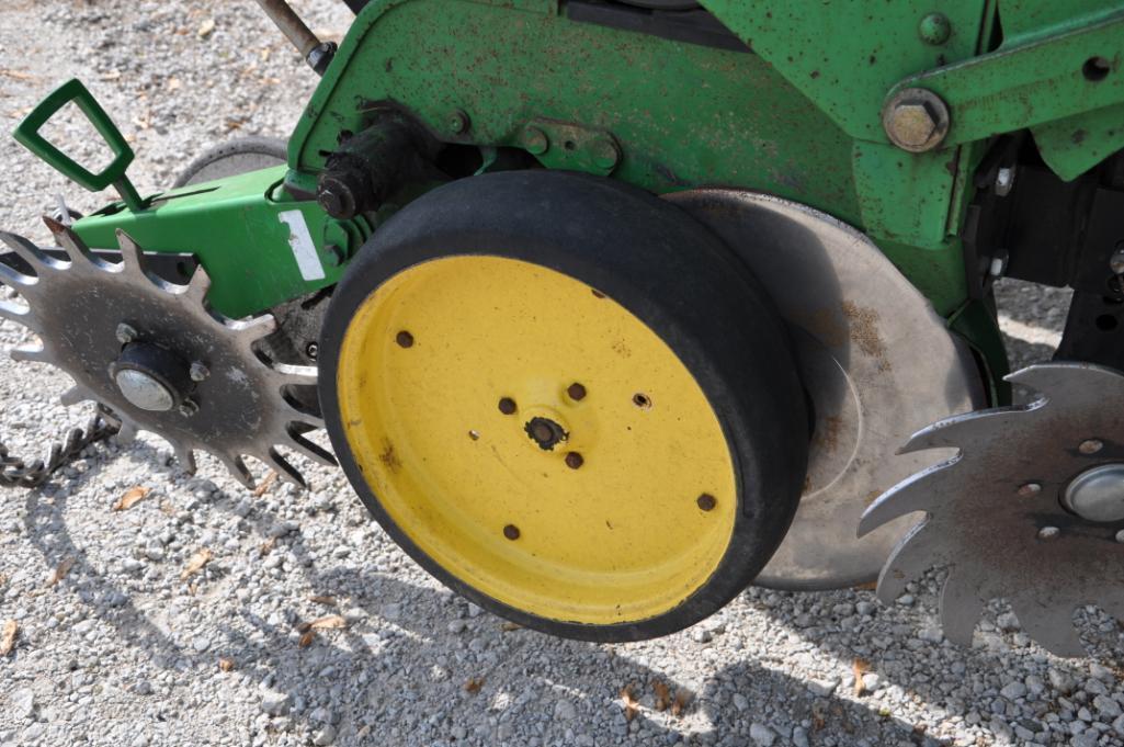 John Deere 7200 16 row 30" planter