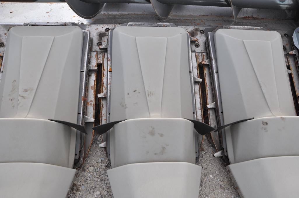 2010 AGCO 3000 6 row 30" corn head