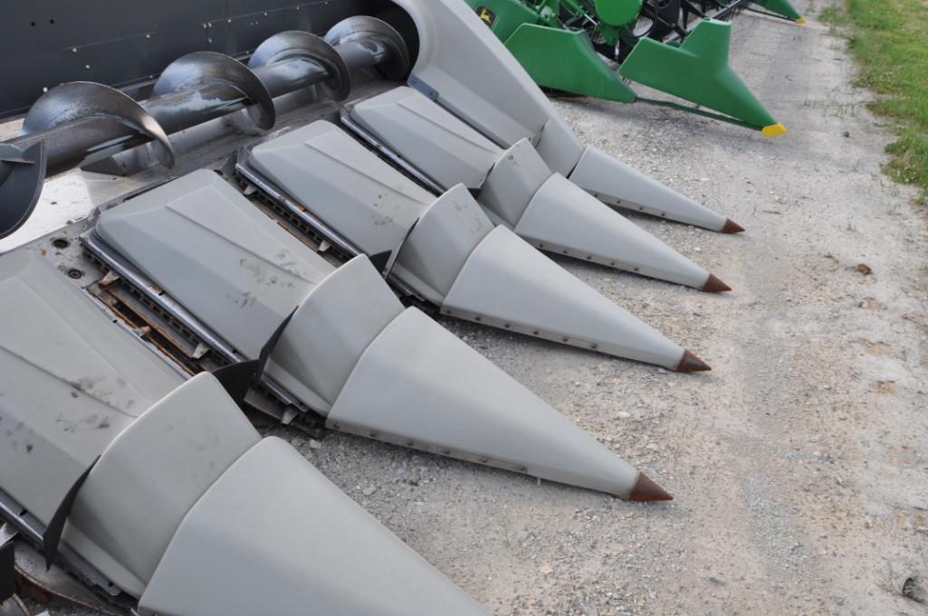 2010 AGCO 3000 6 row 30" corn head
