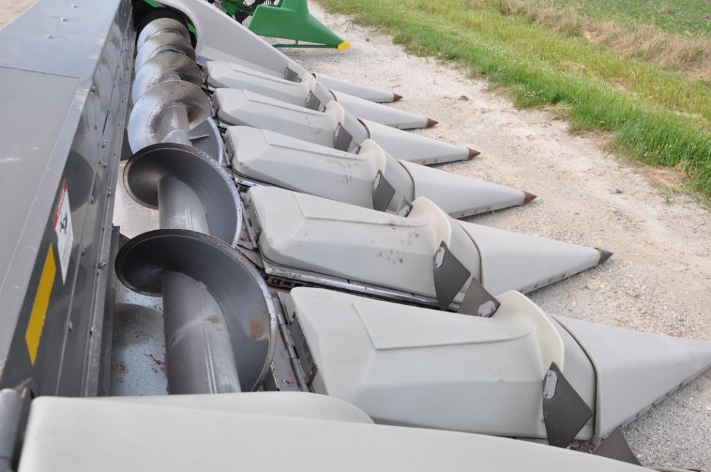 2010 AGCO 3000 6 row 30" corn head