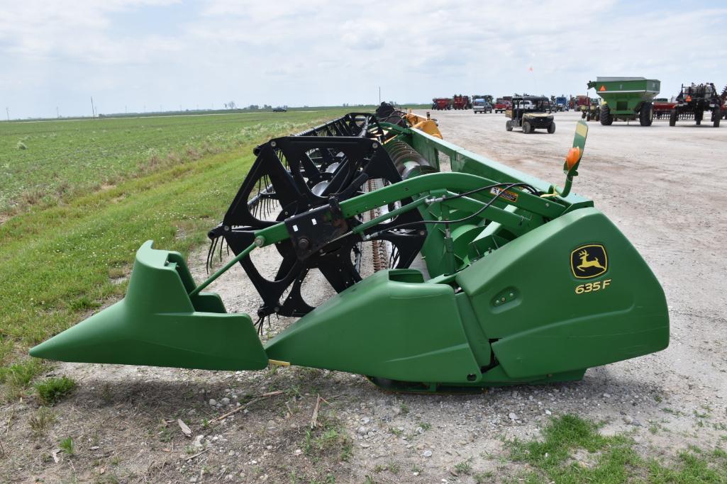 2010 John Deere 635F 35' grain platform