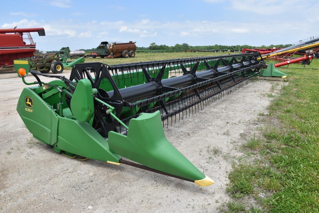 2010 John Deere 635F 35' grain platform