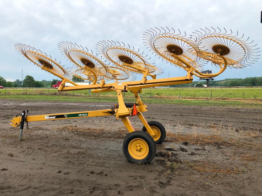 Vermeer VR1022 10-wheel hay rake