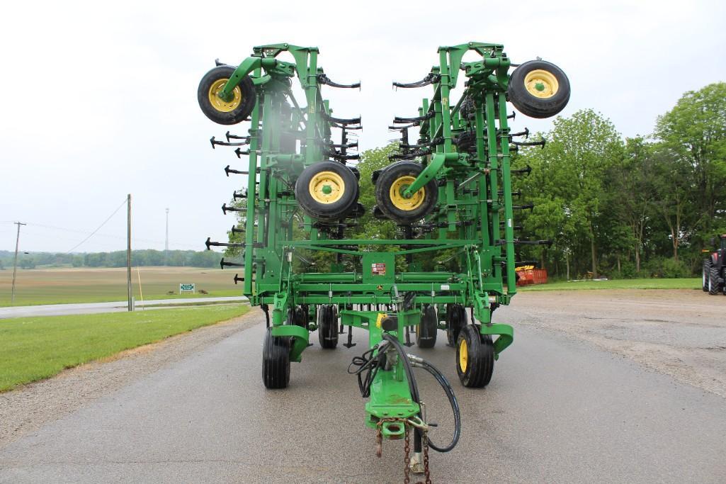 2014 John Deere 2210 56' field cultivator