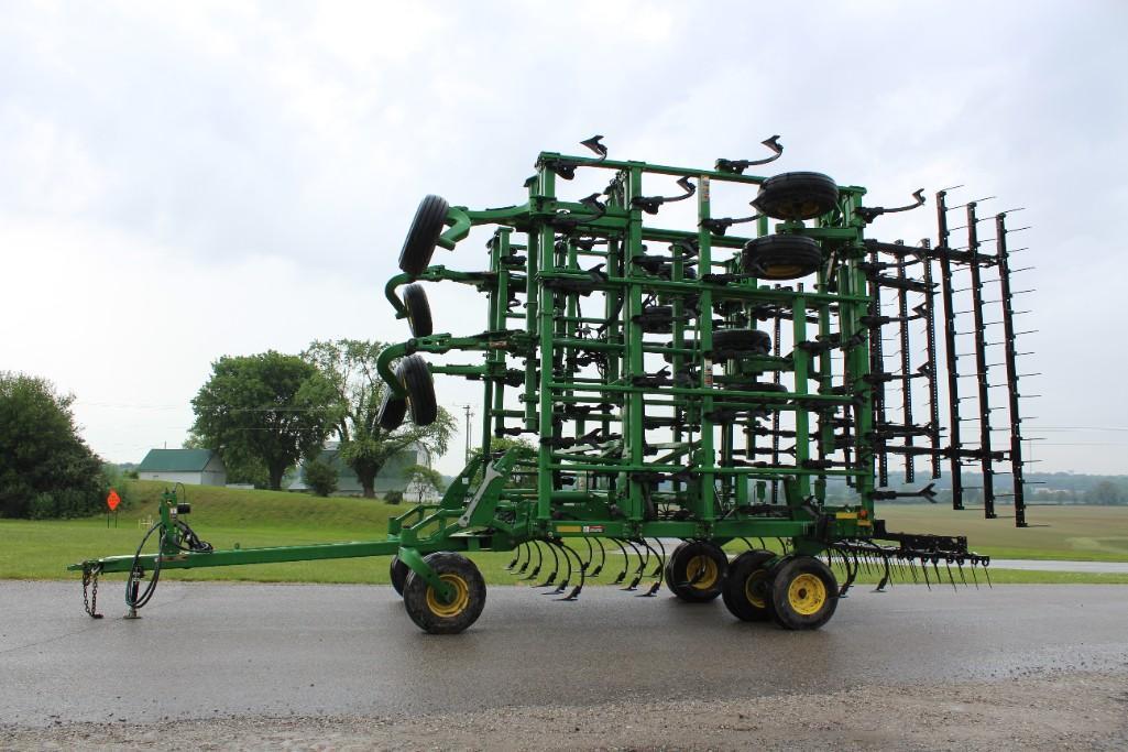 2014 John Deere 2210 56' field cultivator