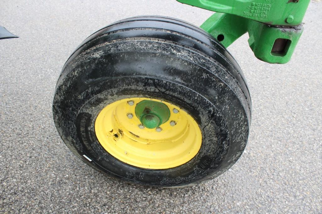 2014 John Deere 2210 56' field cultivator