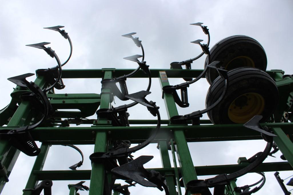 2014 John Deere 2210 56' field cultivator