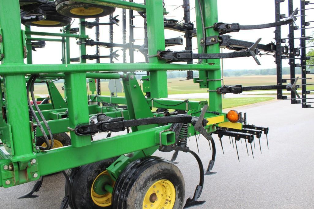 2014 John Deere 2210 56' field cultivator