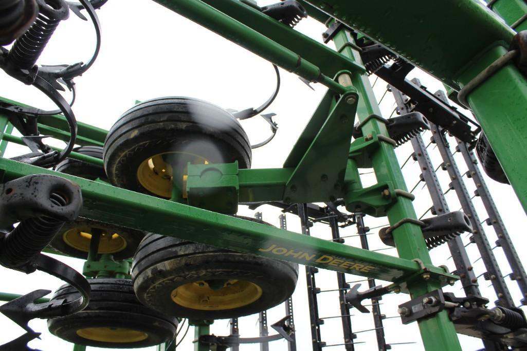 2014 John Deere 2210 56' field cultivator
