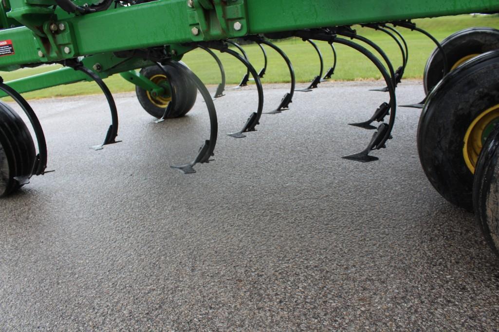 2014 John Deere 2210 56' field cultivator
