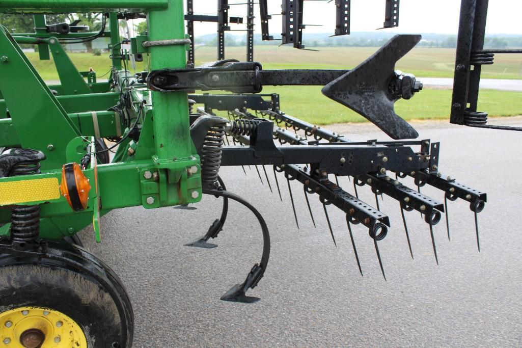 2014 John Deere 2210 56' field cultivator